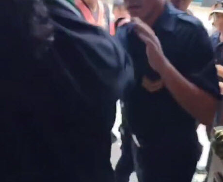 Reclamos de ATE en el municipio. Hay forcejeos