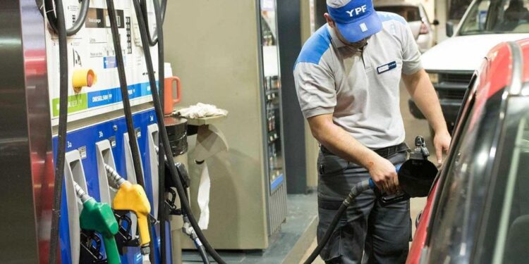 AUMENTOS QUE IMPACTAN EN EL BOLSILLO: NUEVAMENTE LOS COMBUSTIBLES