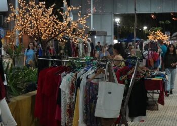 La Feria de Moda Circular llenó de emprendedores el Paseo del Padre.