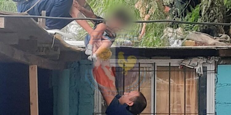 La Policía rescató a un menor tras una denuncia de su madre