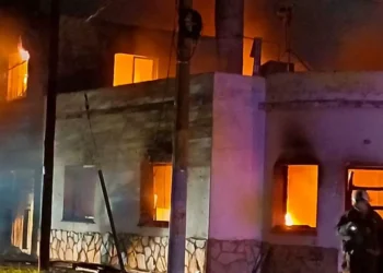 Bomberos Voluntarios combatieron un incendio en una vivienda en calle Italia