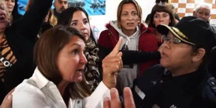 Gritos y empujones en el Concejo capitalino