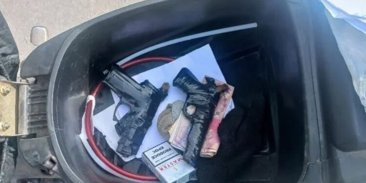 Barrio Eva Perón: sorprendieron a dos menores con armas tumberas