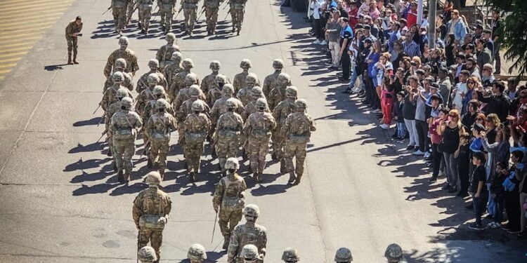 Un desfile repleto de emoción y el pedido de continuar con el legado de Malvinas