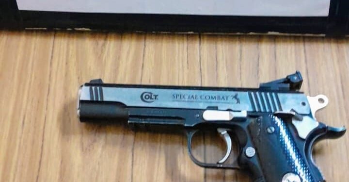 La Policía secuestró varias armas en diferentes allanamientos