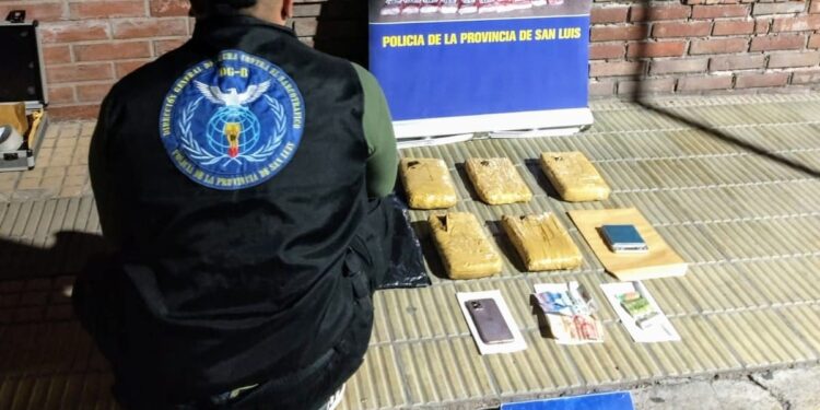 la Policía secuestró droga valuada en 50 millones de pesos y por el hecho fue detenido un hombre