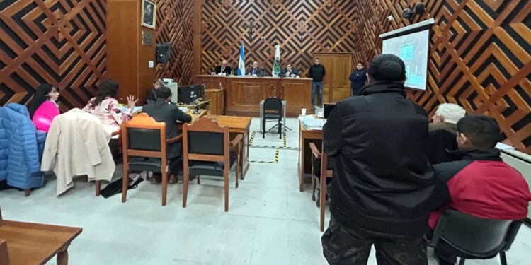 Condenan a 13 años de prisión al joven que le dio 43 puñaladas a su compañera de colegio