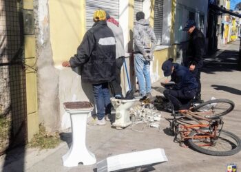 La Policía demoró a tres sujetos que robaron elementos de un domicilio