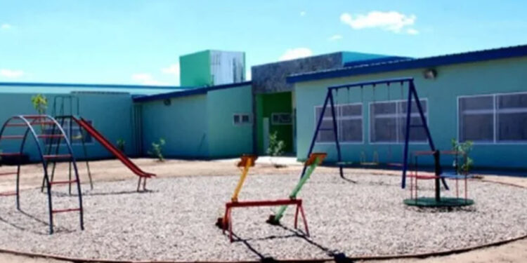Una mujer atacó a una alumna en la escuela Progreso y Sueños