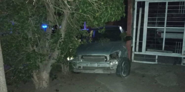 Un conductor quedó inconsciente en su auto tras un choque