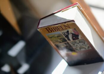 El Muhsal inauguró una muestra de biblias antiguas