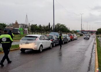 Choque en cadena en Camino del Pregrino: seis vehículos involucrados