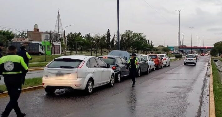 Choque en cadena en Camino del Pregrino: seis vehículos involucrados