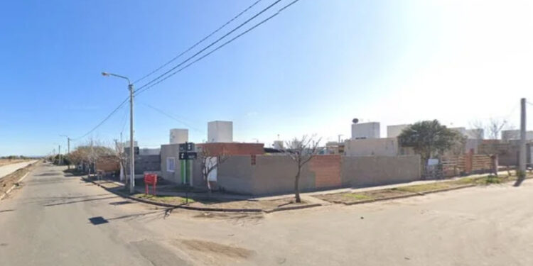 Entraron por la puerta trasera y desvalijaron una casa en el barrio 500 Viviendas Sur