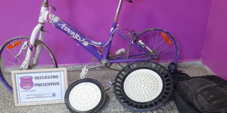 demoraron a un adolescente que tenía elementos de dudosa procedencia en su poder