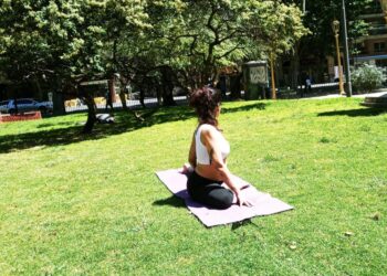 Ofrecen clases de yoga en el Parque de las Naciones