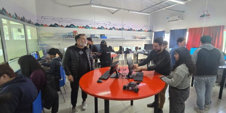 La escuela ‘Serranías Puntanas’ inauguró una sala de informática y robótica