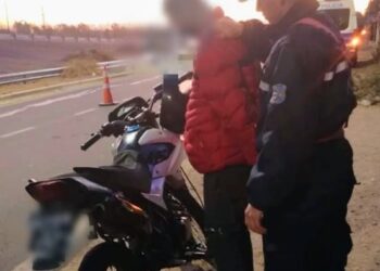 Demoraron a un hombre que circulaba en una motocicleta que tenía pedido de secuestro