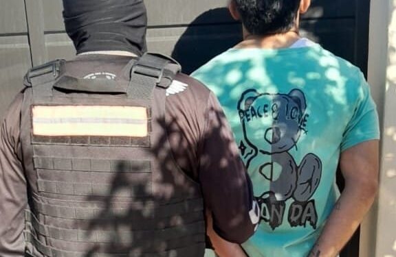 La Policía demoró a un sujeto por provocar daños en un local comercial