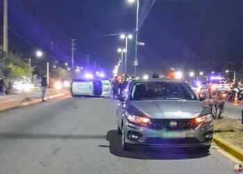 Una mujer resultó lesionada tras un choque múltiple en la avenida Vía del Peregrino