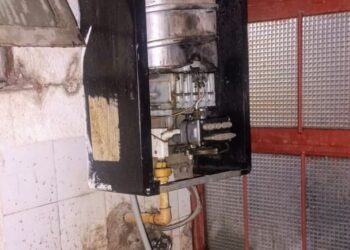 Dos adolescentes fueron hospitalizados tras sufrir una intoxicación por inhalar gas debido a un desperfecto en un calefón