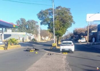 Un joven resultó herido tras el choque entre una motocicleta y un automóvil