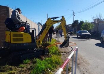 La obra de gas natural se extiende por el barrio Serranías Puntanas
