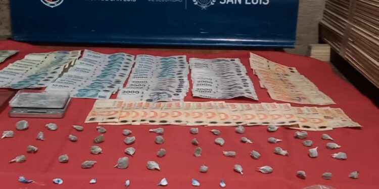 Secuestran cocaína valuada en $1.200.000 y detiene dos hombres durante allanamientos en San Luis