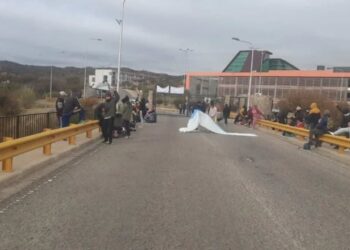 Vecinos del barrio “La Vecindad” reclamaron en Casa de Gobierno