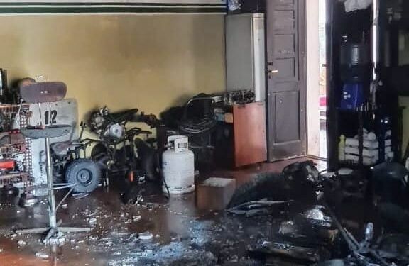 Sofocaron un incendio en un taller de motos; no hubo personas heridas
