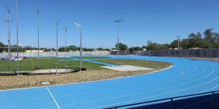Los atletas deben pagar 10 mil pesos para usar la pista del Pedro Presti