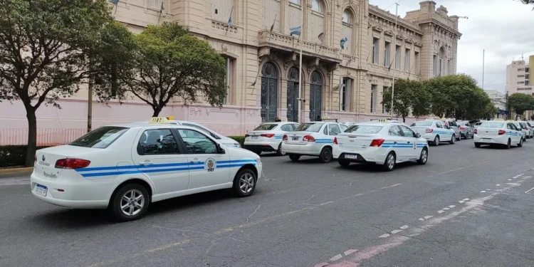 Mañana el Concejo tratará un aumento del 5% en la tarifa de taxis