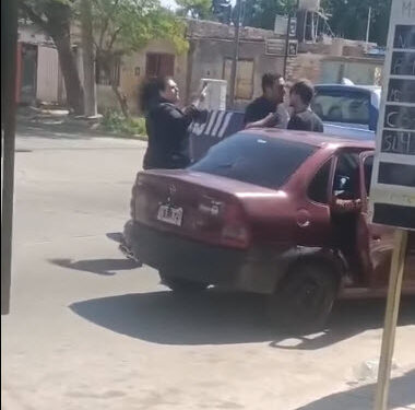 Una pelea de tránsito entre municipales terminó con despidos por orden del intendente Hissa