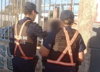 Por orden de la Justicia provincial, la Policía puso al resguardo a dos adolescentes por una causa de incendio y hurto en grado de tentativa