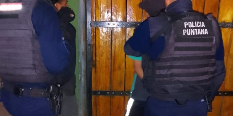 Robaron un celular, la policía los atrapó