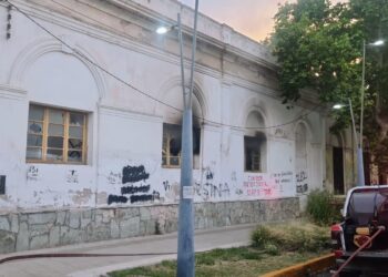 Sofocaron un incendio en la ex cárcel de mujeres, en pleno centro