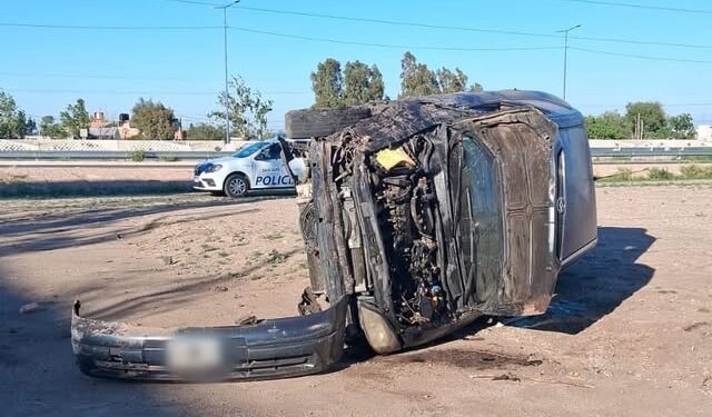Un joven resultó herido tras el vuelco de un automóvil