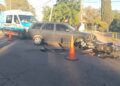 Un efectivo policial resultó lesionado tras el choque entre una moto y un automóvil