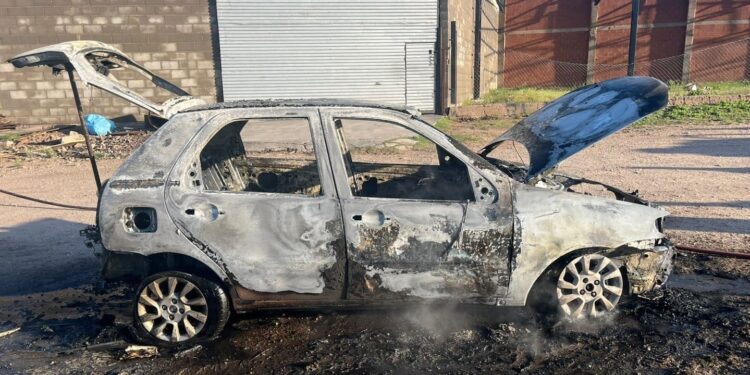 Se incendió un automóvil en la zona sur de la ciudad de San Luis; no hubo personas heridas