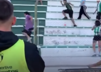 Gresca en las tribunas en el partido que se jugó en cancha de Estudiantes de San Luis.