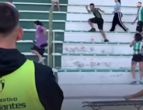 Gresca en las tribunas en el partido que se jugó en cancha de Estudiantes de San Luis.