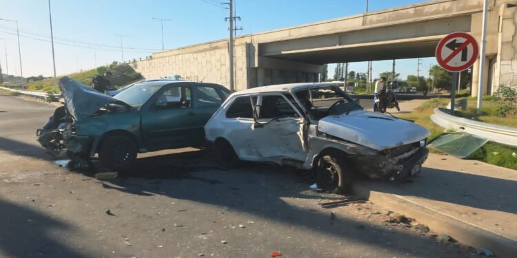 Cuatro personas resultaron lesionadas en un siniestro vial ocurrido en avenida Circunvalación