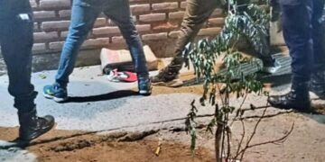 Dos jóvenes tenían en su poder bolsas de cemento de dudosa procedencia, fueron demorados al querer huir