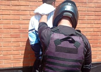 demoraron a un individuo que provocó disturbios en un local gastronómico