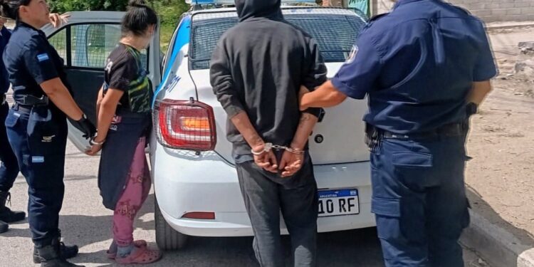 Demoraron a un sujeto y a una joven por el robo a un taxista