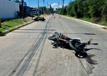 Dos motocicletas chocaron y una mujer embarazada terminó golpeada