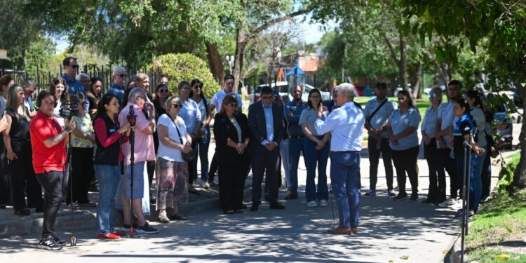 Brrio AMPPYA: El Gobernador inauguró Alarma Ciudadana en los barrios AMPPyA y Vialidad Nacional