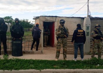 La Policía realizó allanamientos en el barrio La República por hechos de violencia con armas de fuego