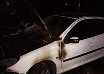 Un auto se incendió en calle Belgrano. Debieron intervenir los bomberos