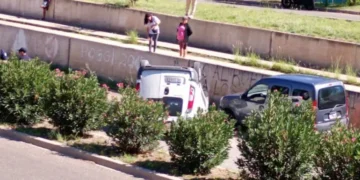 Volcó una furgoneta frente al Parque de las Naciones